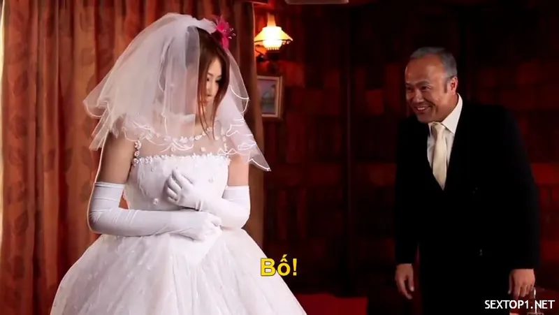 Anh đã làm gì đâu mới sờ mông mà nước em chảy thấm ướt cả váy